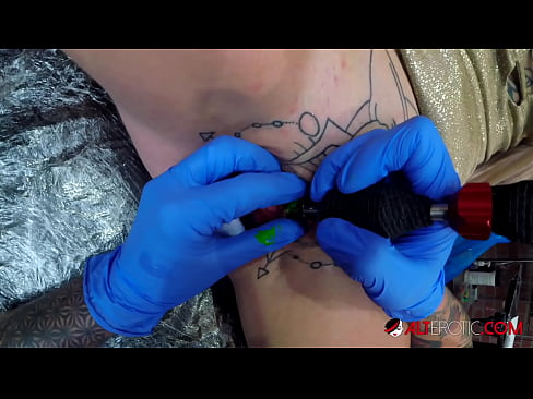 ❤️ Extreem getatoeëerde hottie Sully Savage kreeg een tatoeage op haar clitoris ❤️ Fucking at porn nl.com-porn-zog.ru ❌️ ❌️❤